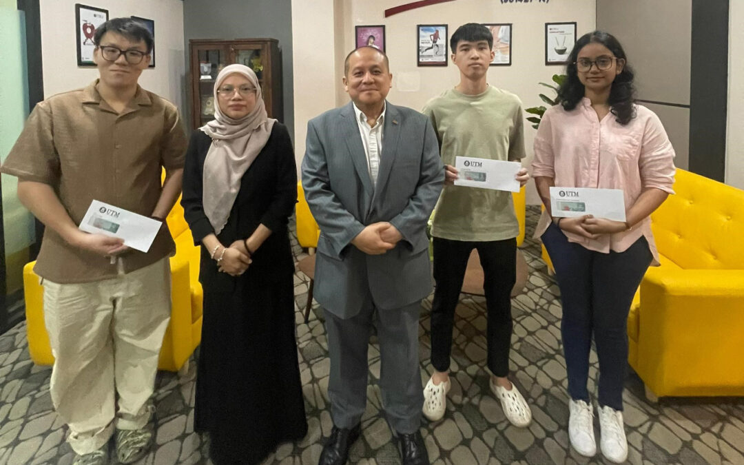 SUMBANGAN BANTUAN KEWANGAN TABUNG ENDOWMEN UTMSPACE KEPADA PELAJAR.