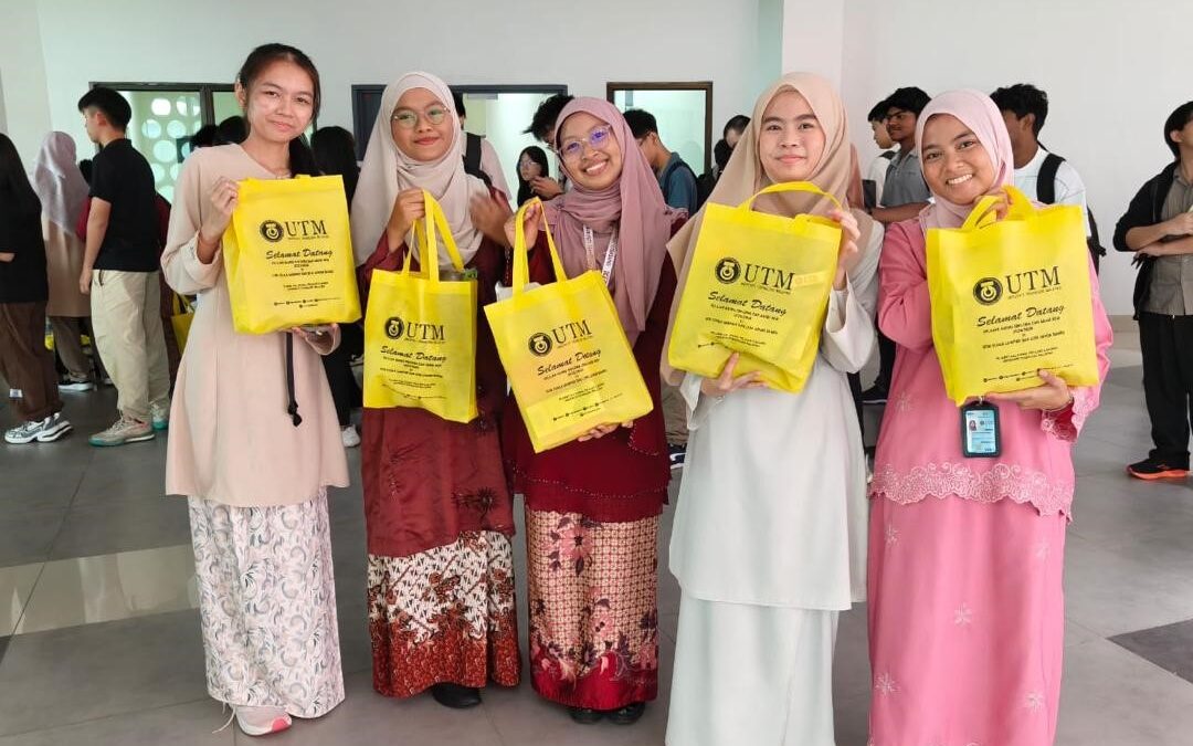 Penyerahan Cenderhati Pelajar Asasi & Diploma Sem 1 2025/2026